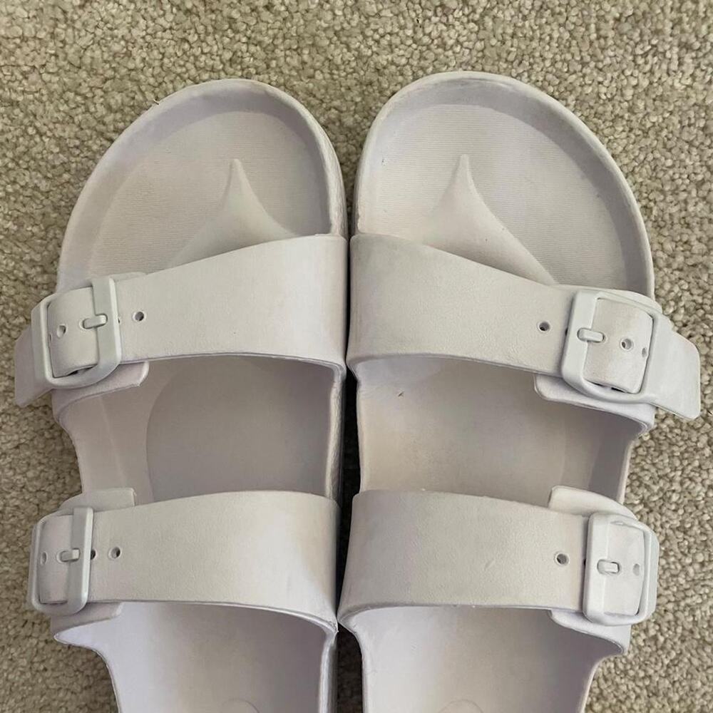 Shade n' shore Slides women's size 11